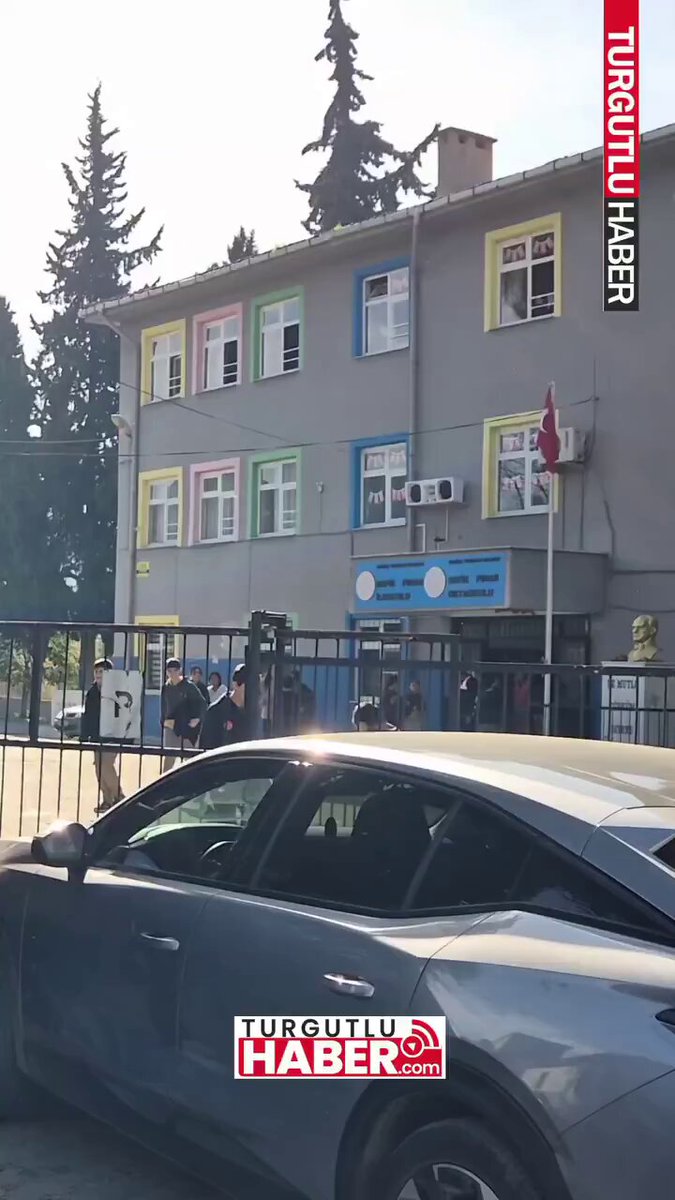 Manisa'da Otizmli Öğrenci Krizi: Veliler Okula Göndermeme Kararı Aldı