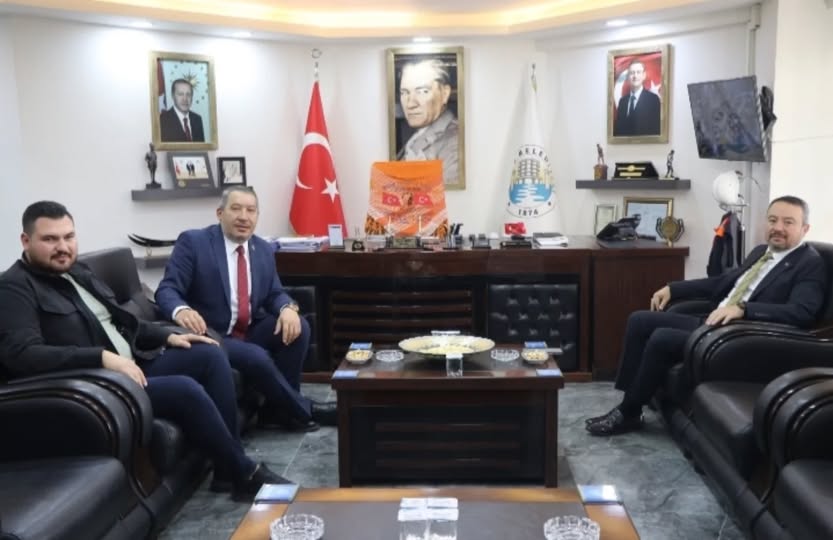 Sandıklı Belediye Başkanı Adnan Öztaş, Dinar Belediye Başkanı Veysel Topçu'yu Makamında Ziyaret Etti