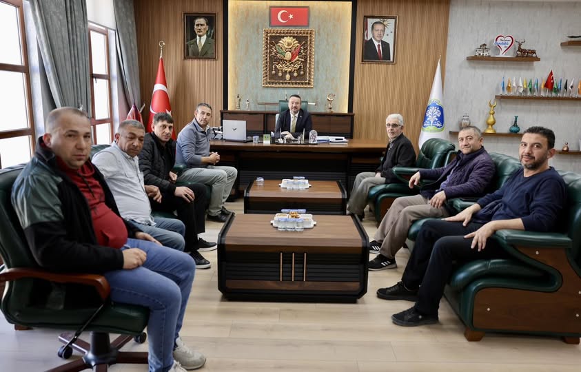 Sandıklı'da Çay Mahallesi Muhtarı ve Esnafları Belediye Başkanı'nı Ziyaret Etti