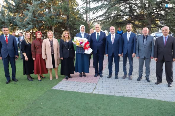 Afyonkarahisar'da Evlenen Genç Çift İçin Düğün Töreni Düzenlendi