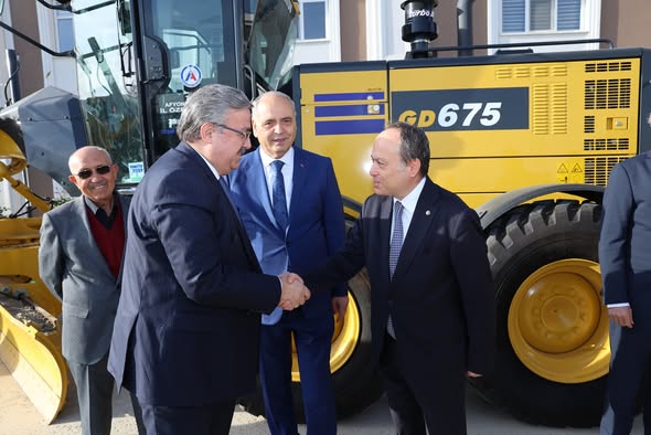 Afyonkarahisar'a Yeni Hizmet Araçları Teslim Edildi