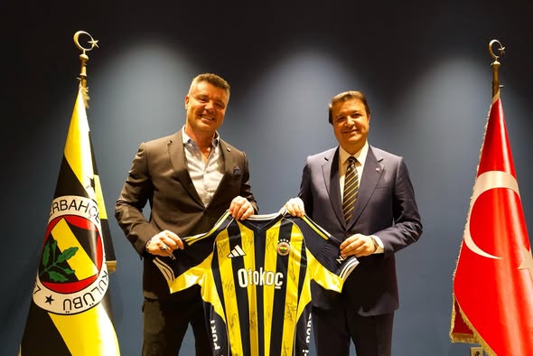 Saadet Partisi Afyonkarahisar'dan Fenerbahçe'ye 1907 Fidan Bağışı