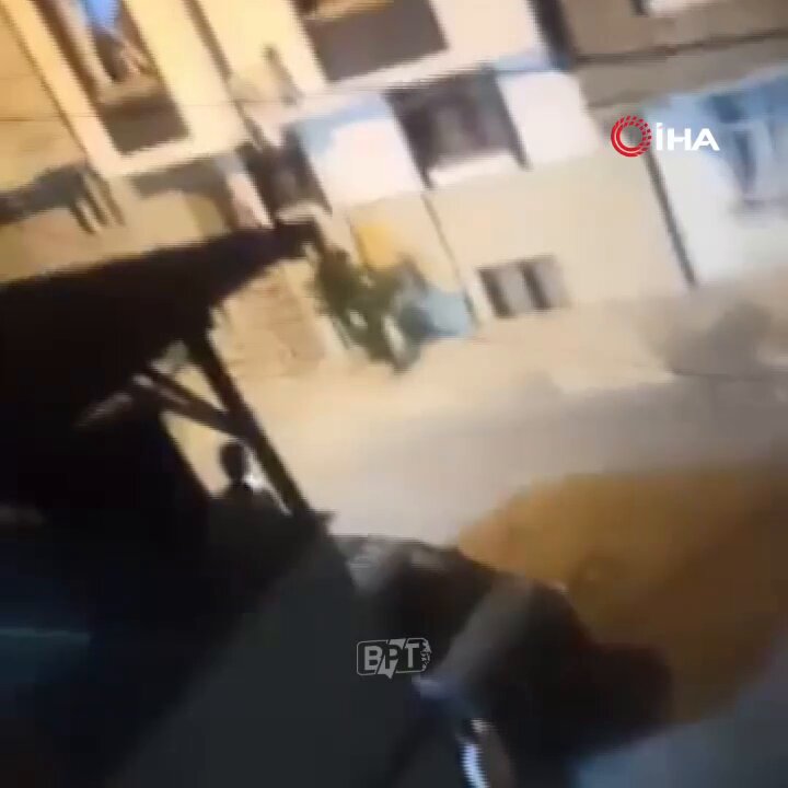 Arnavutköy'de İki Grup Arasında Çıkan Kavga Taş ve Sopayla Siyaset'e Dönüştü