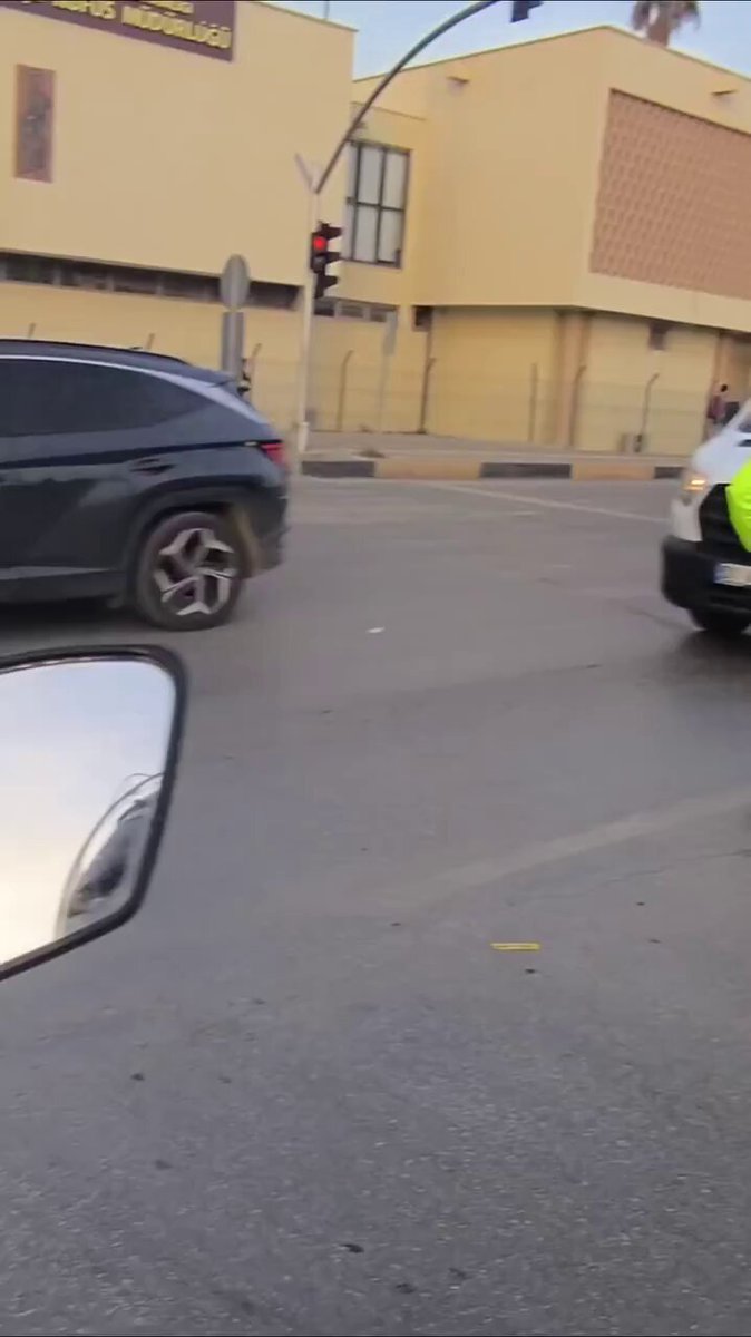 Adana'da Trafik Polisine Bakarken Kaza Yapan Sürücü