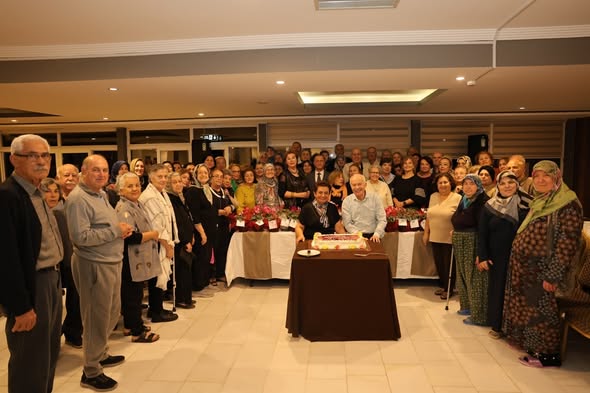 Sandıklı'da Emekli Öğretmenlere Öğretmenler Günü Sürprizi