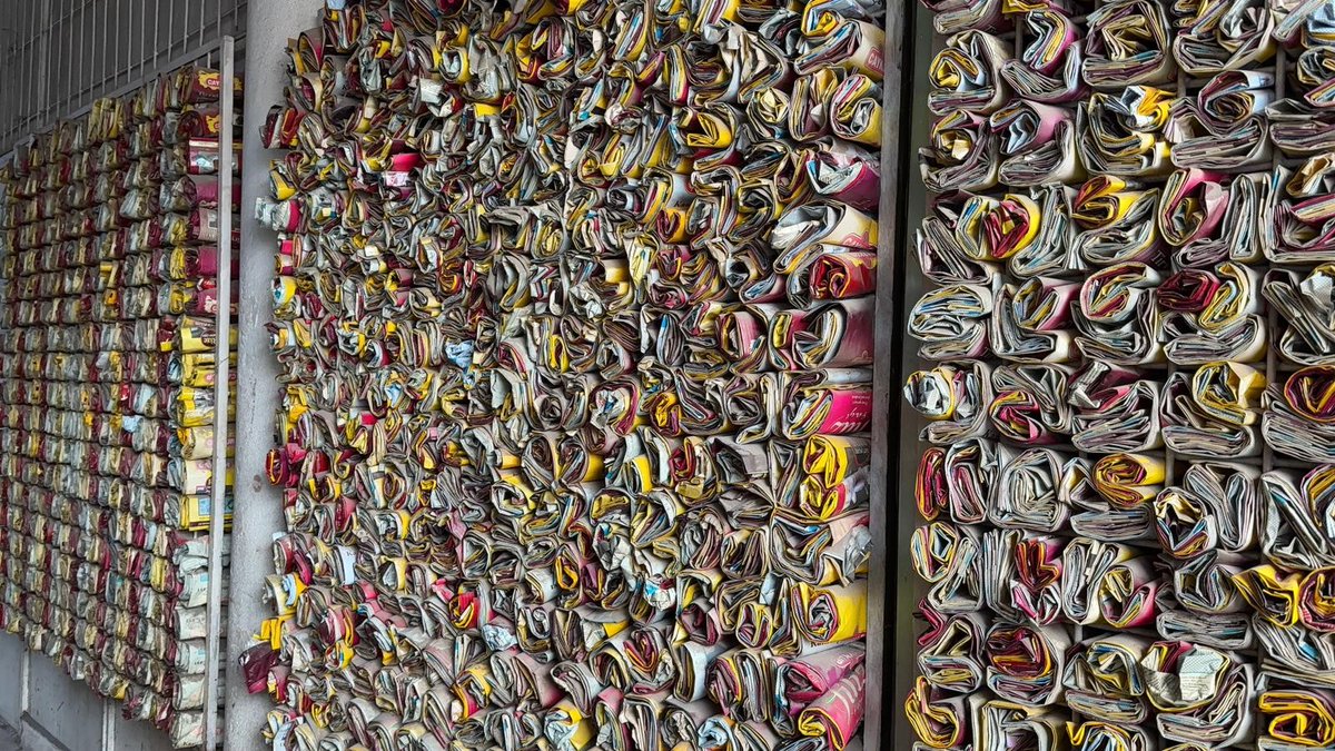 Burdur'da Çaycı, 18 Yıldır Çay Paketlerini Sergiliyor