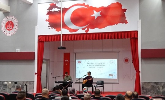 Afyonkarahisar Cezaevinde Müzik Dinletisi ile Moral Buldu