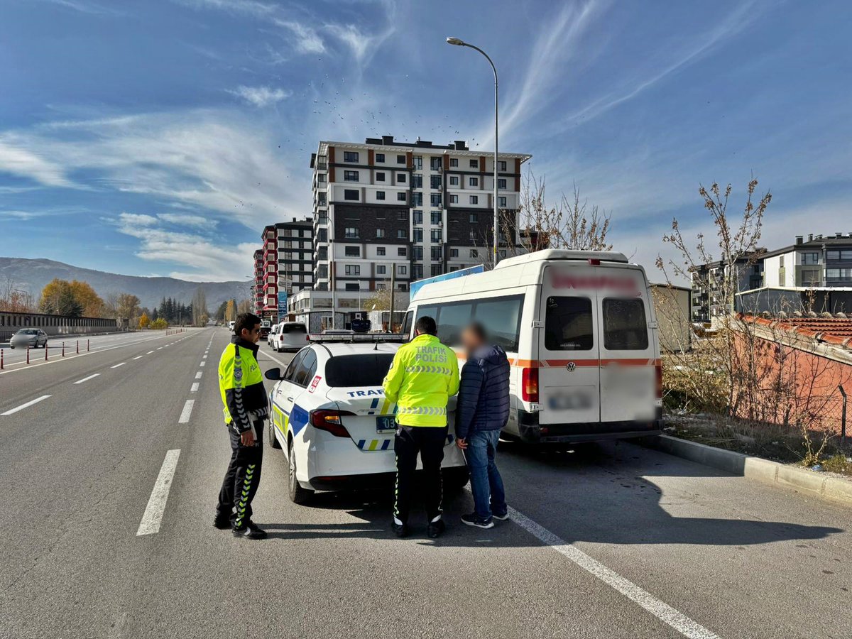 Afyonkarahisar'da Kaldırımda Seyir Eden Minibüse Ağır Ceza