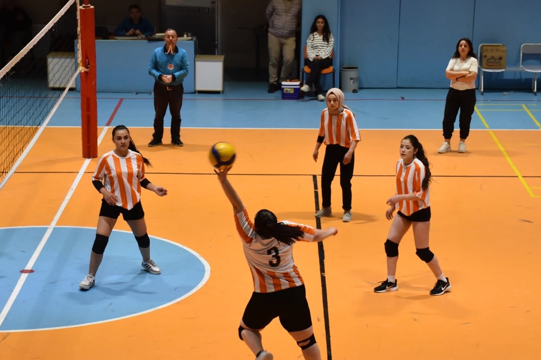 Afyonkarahisar'da Yurt Lig Voleybol Müsabakaları Başladı