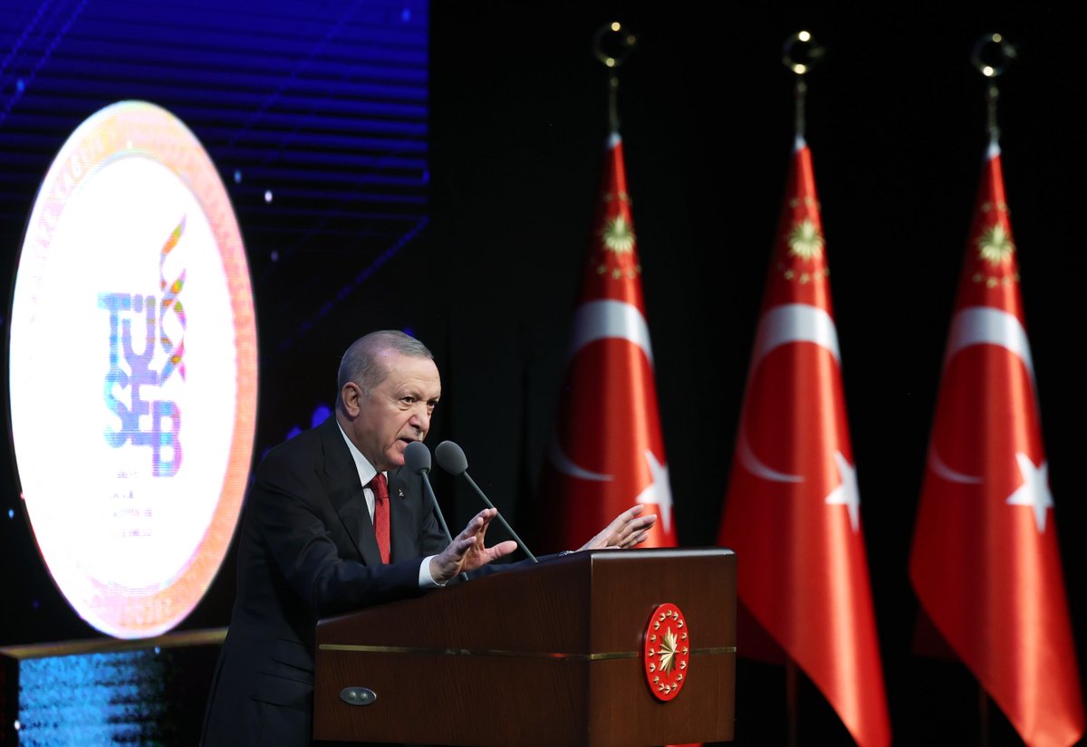 11. Türk Tıp Dünyası Kurultayı Başladı: Bilim İnsanlarına Ödüller Verildi