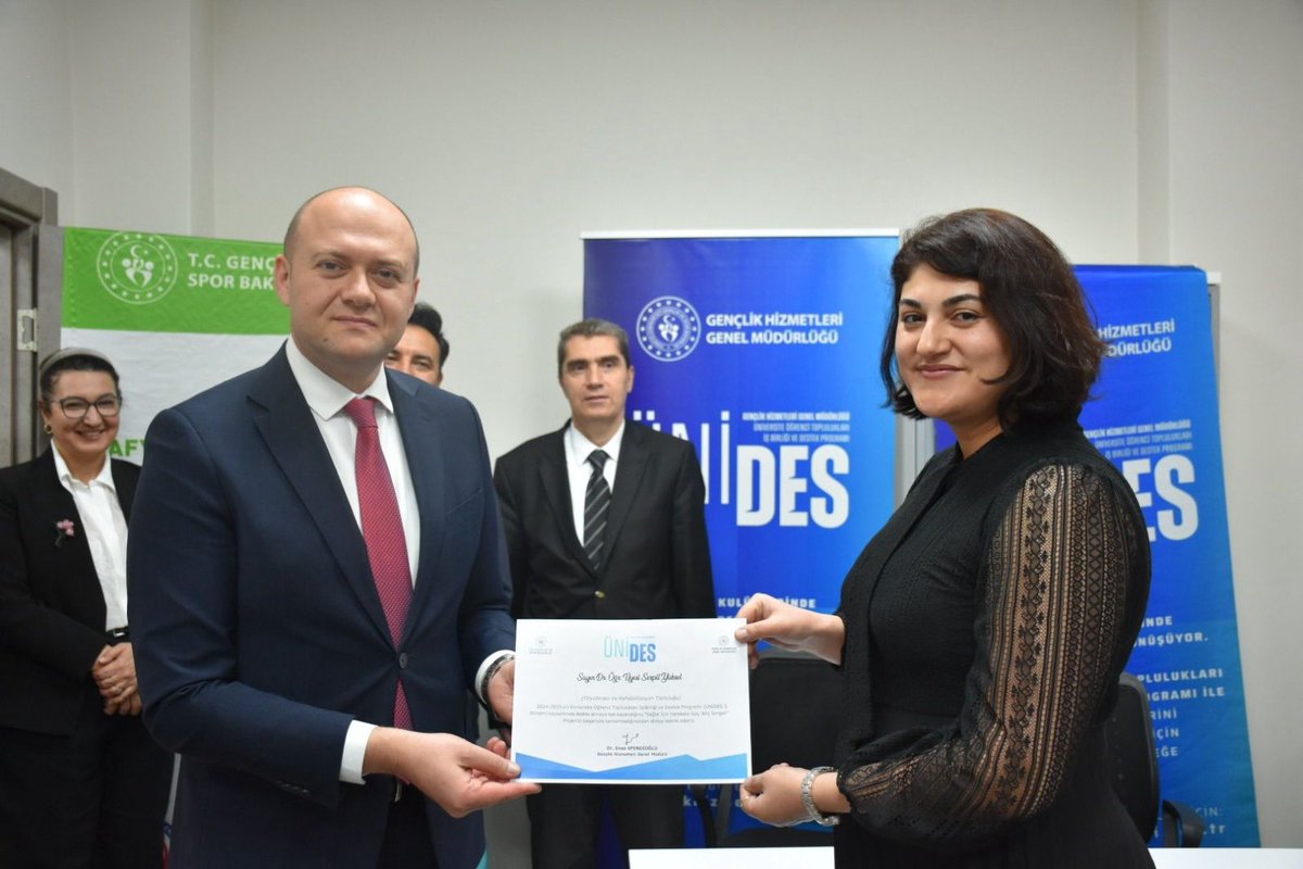 AFYONKARAHİSAR'DA GENÇLERE SERTİFİKA COŞKUSU