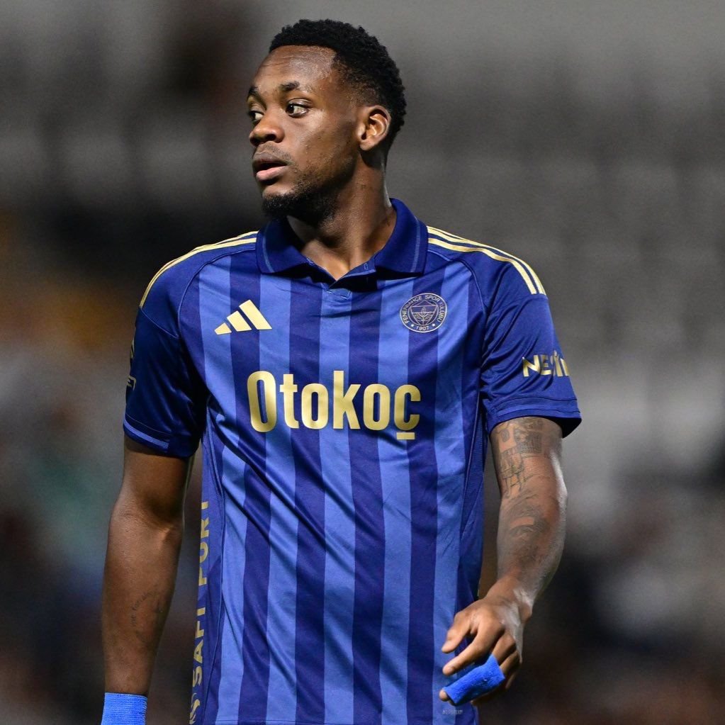 Fenerbahçe'nin Yeni Transferi Jhon Duran, İlk Maçında Kırmızı Kart Gördü