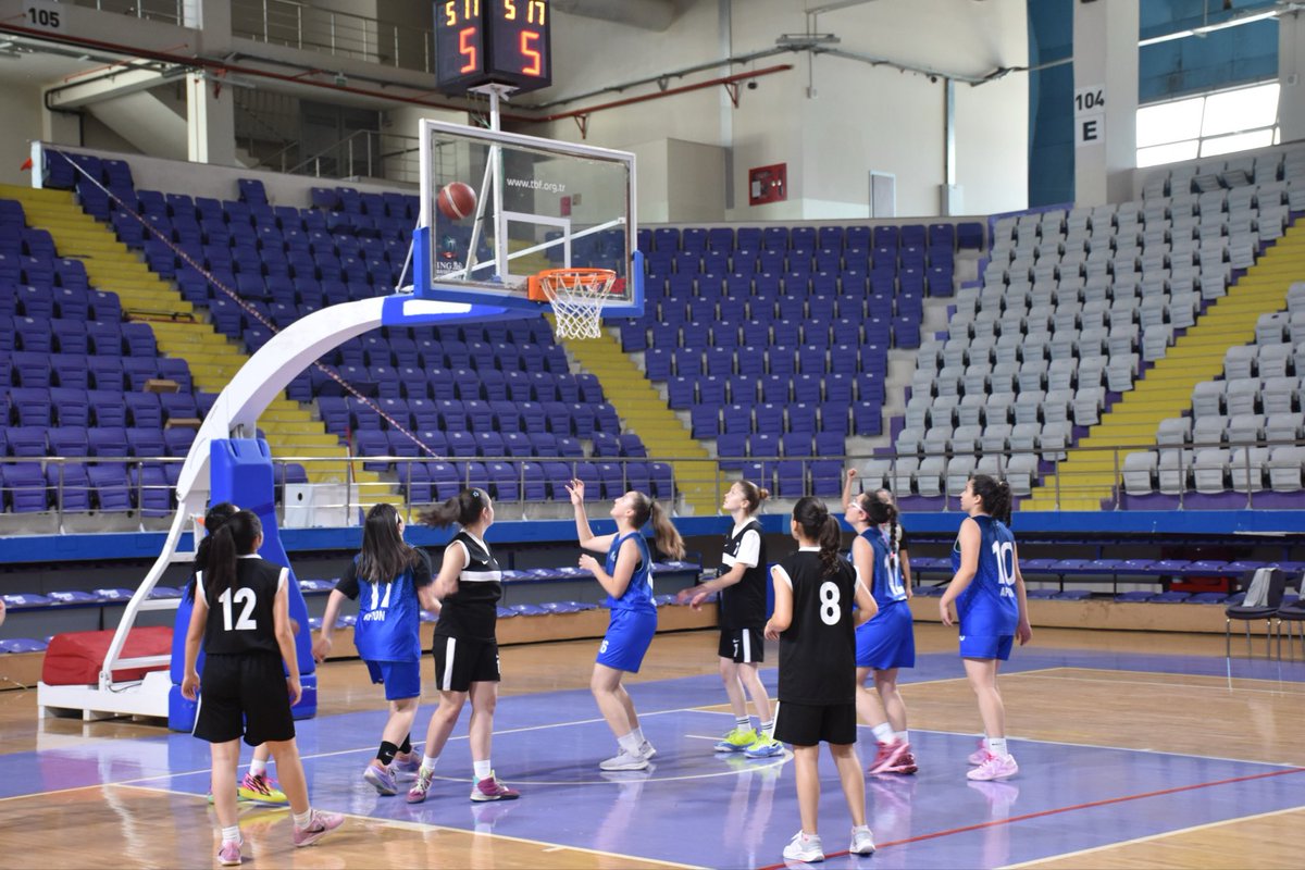 Afyonkarahisar'da Okul Sporları Voleybol ve Basketbol Müsabakaları Sona Erdi