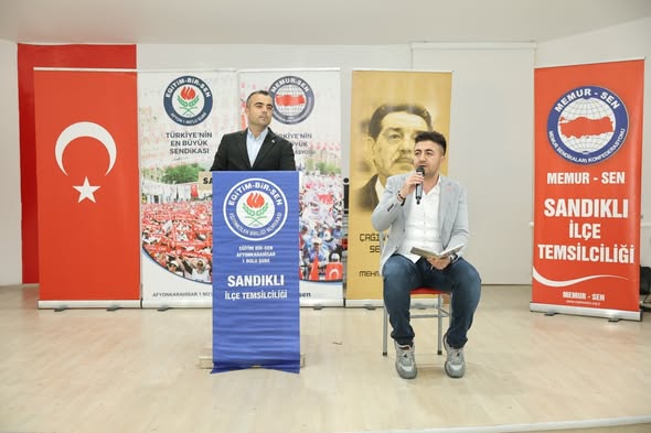 Sandıklı'da 20 Yıllık Öğretmenlere Vefa Plaketi