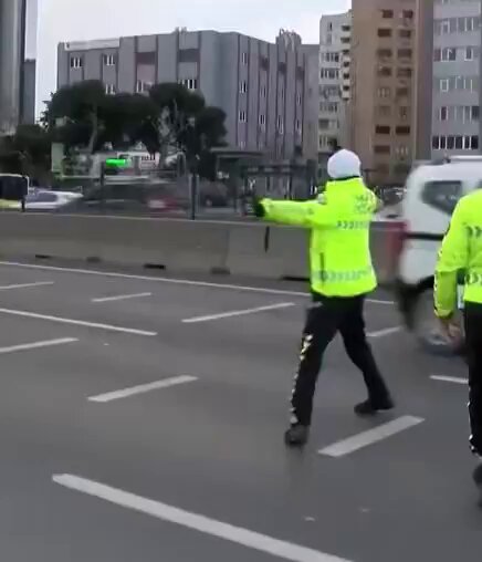 Kadıköy'de Ambulans Şoförüne Hasta Olmamasına Rağmen Çakar Açtığı İçin Ceza Kesildi