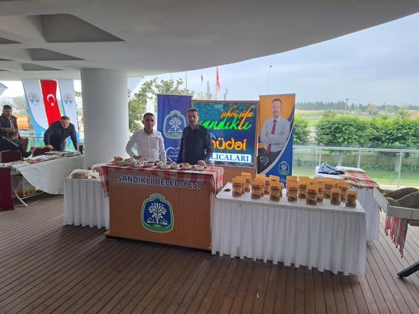 Sandıklı Belediyesi, Antalya'da Düzenlenen Dernek Programında Tanıtım Yaptı
