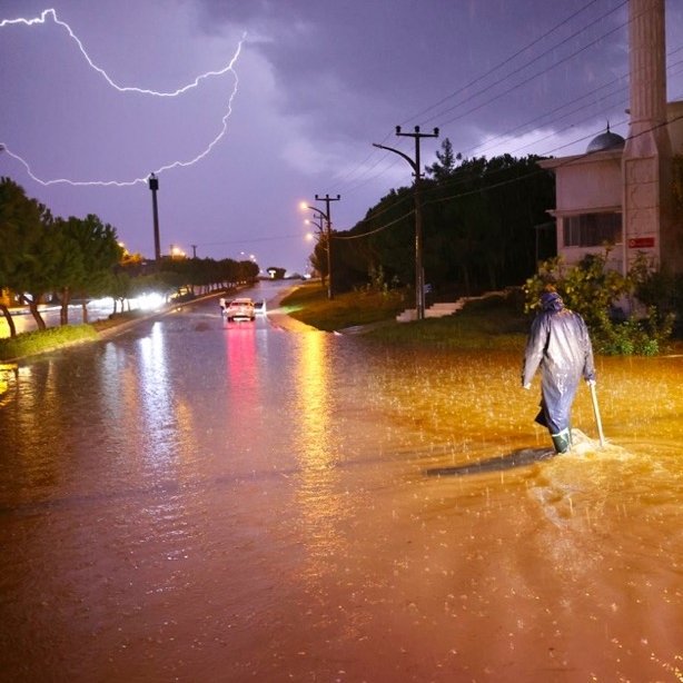 İzmir Karaburun'da Rekor Yağış: 24 Saatte Metrekareye 165 Kilogram