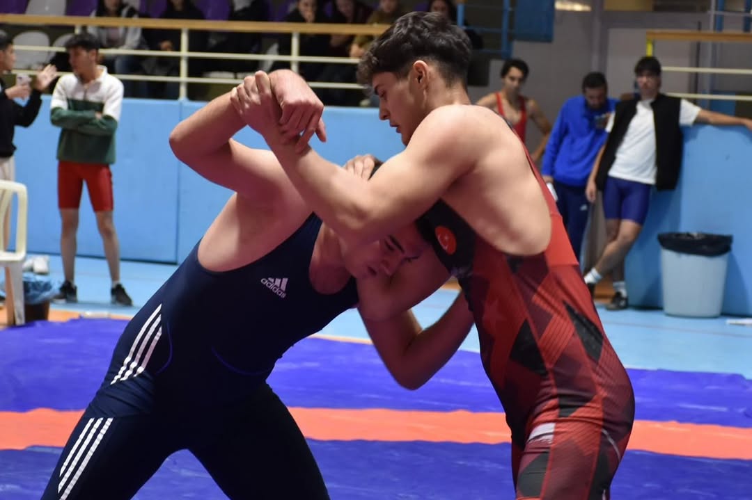 Afyonkarahisar'da Genç Erkekler A Grekoromen ve Serbest Güreş İl Birinciliği Tamamlandı