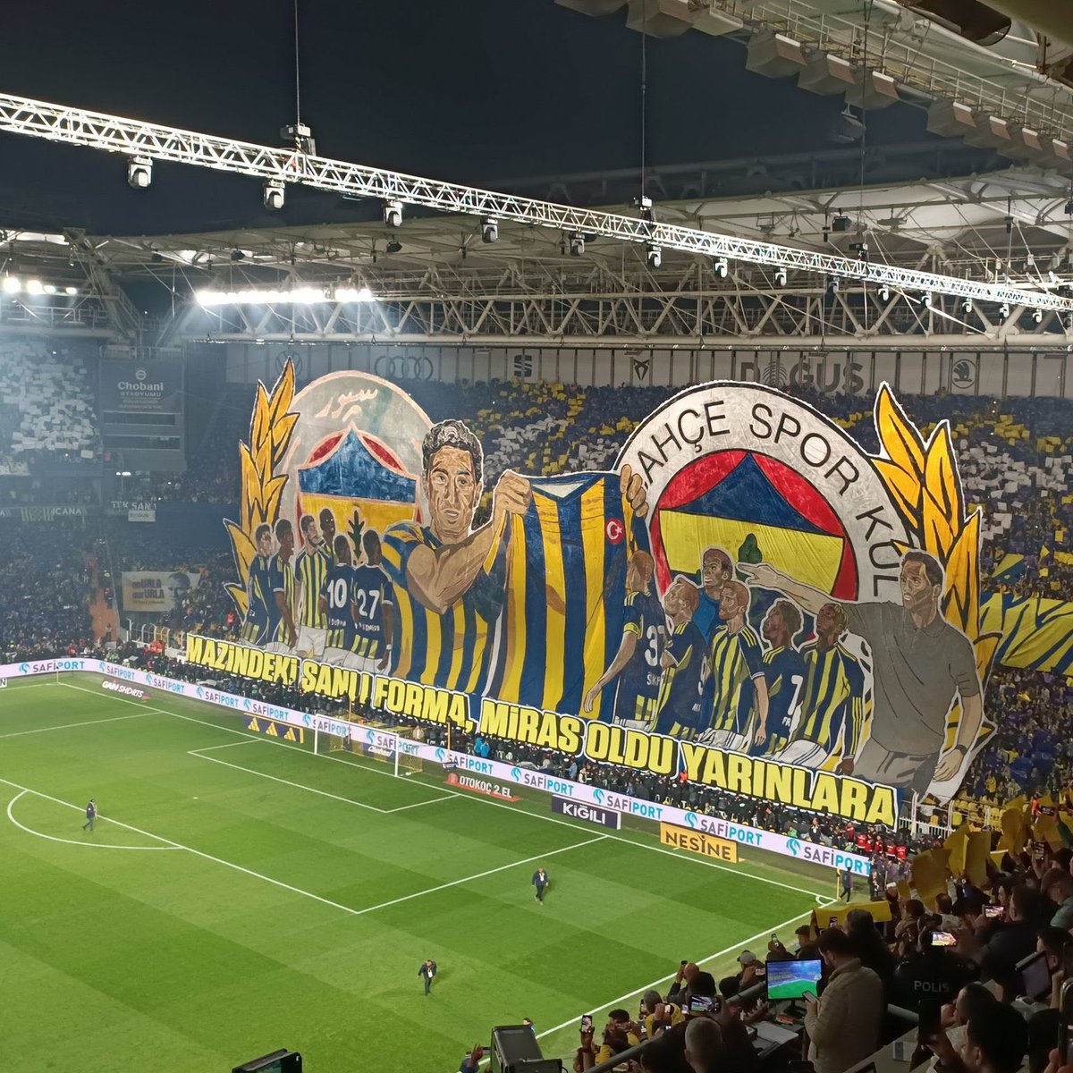 Fenerbahçeli Taraftarlar, Galatasaray Derbisi İçin Anlamlı Koreografi Hazırladı
