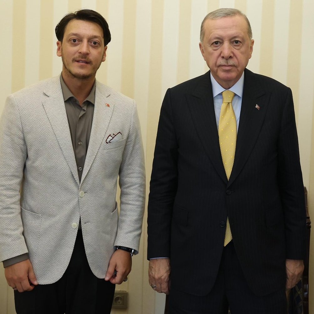 Mesut Özil: Köln'deki Büyük Cami Cumhurbaşkanı Erdoğan'ın Sayesinde Yapıldı