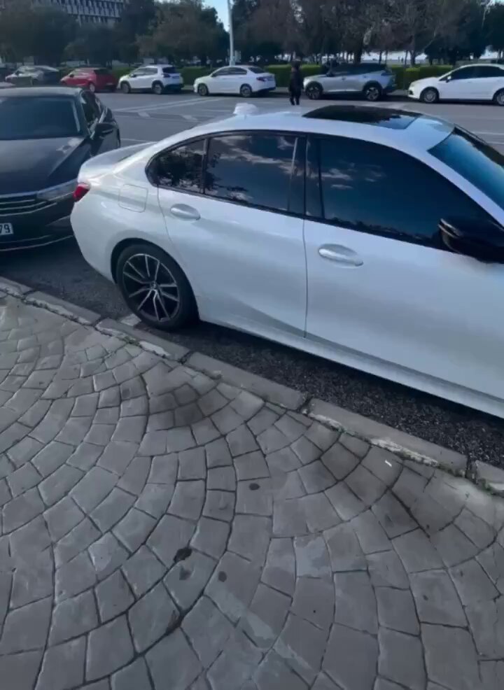 Jehyve Floyd'dan İstanbul'da Düzensiz Park Etme İsyanı