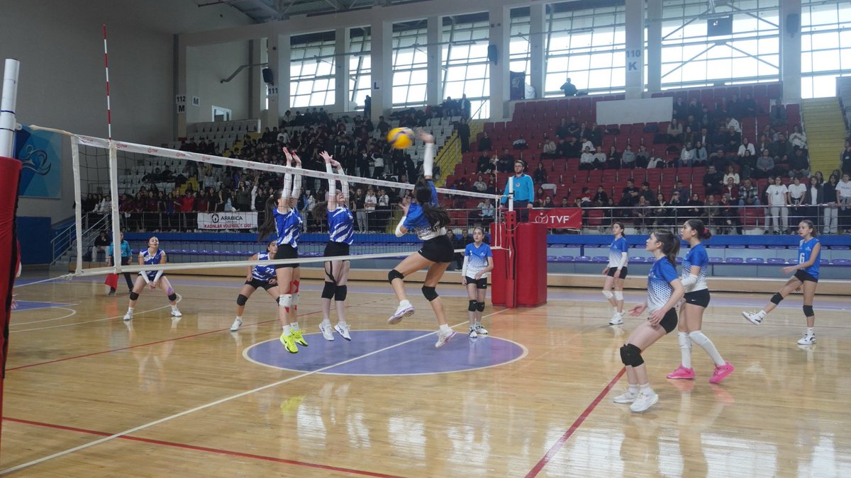 Afyonkarahisar'da Yıldız Kızlar Voleybol Şampiyonu Şemsettin Karahisari Ortaokulu Oldu