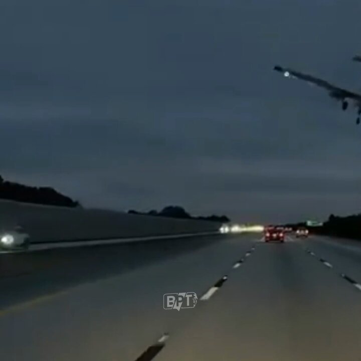 Florida'da Otoyola Acil İniş Yapan Uçak Otomobile Çarptı