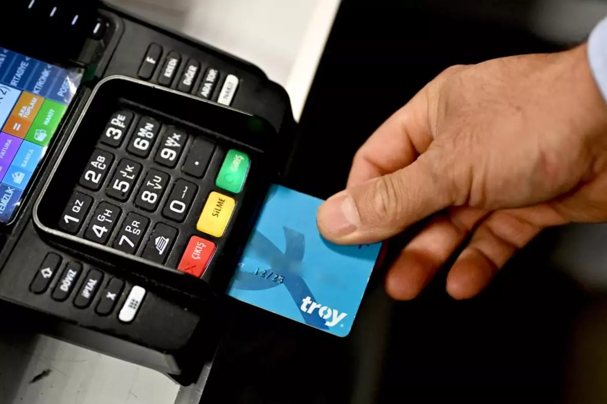 Merkez Bankası Kredi Kartı Faiz Oranlarını Düşürdü: Yeni Düzenleme 2026'da Başlıyor