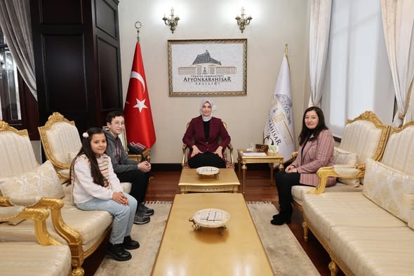 Afyonkarahisar'da LGS Birincisi Öğrenci Vali Yiğitbaşı Tarafından Kabul Edildi