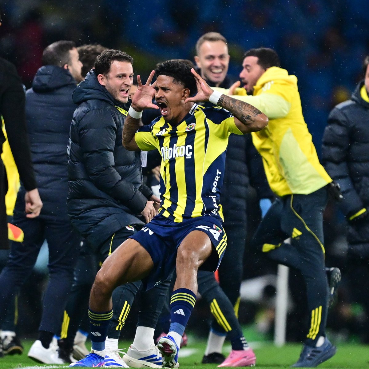 Fenerbahçeli Jayden Oosterwolde ve Premier Lig Futbolcularına Sosyal Medya Cezası