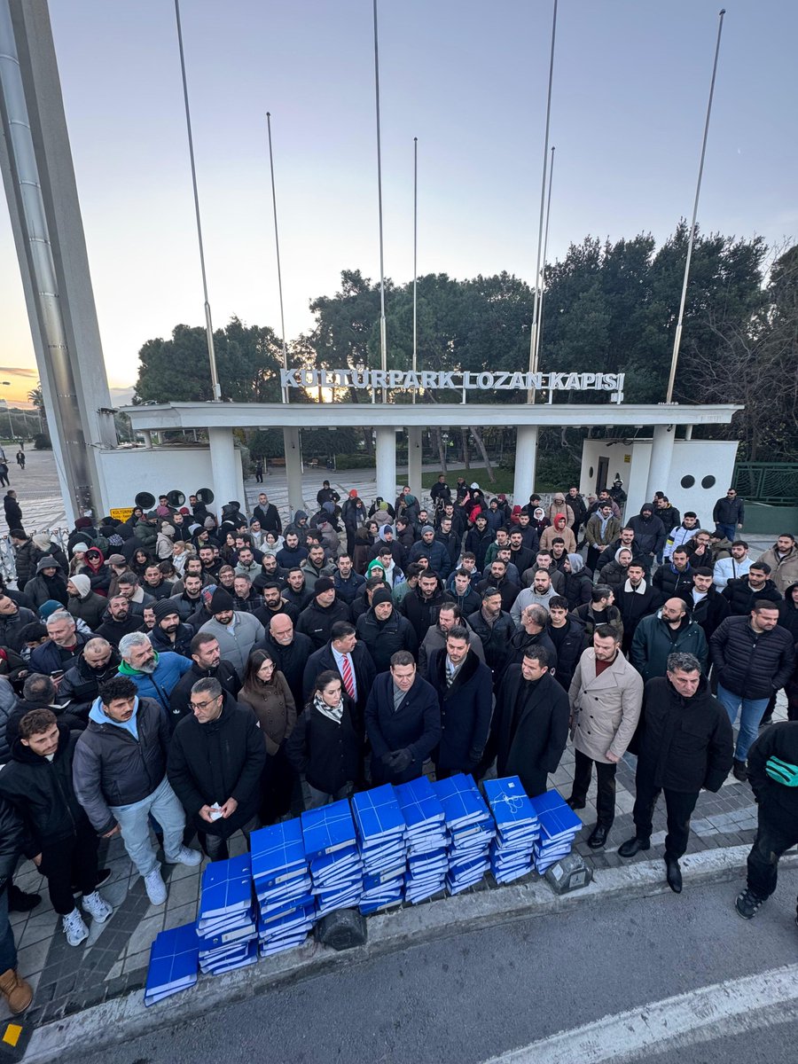 İzmir'de Martı TAG Çalışanlarına Destek İçin Binlerce Kişi Bir Araya Geldi