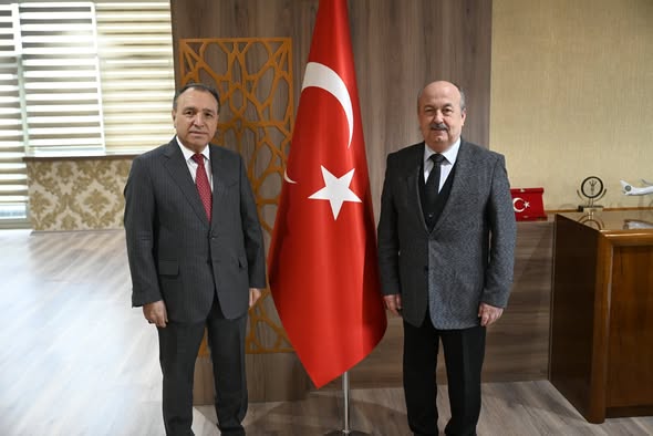 Prof. Dr. Mehmet Karakaş'tan Uşak Üniversitesi Rektörüne Hayırlı Olsun Ziyareti