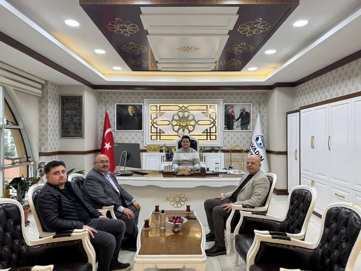 Bolvadin Esnafları Belediye Başkanı Derviş Aynacı'yı Ziyaret Etti