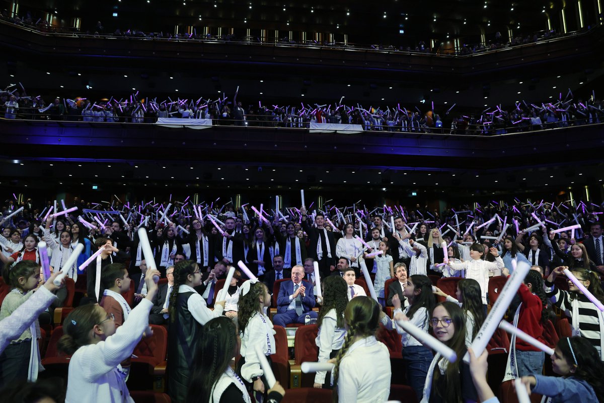 Türkiye'nin Gençlik Kanalı TRT Genç Yayın Hayatına Başladı
