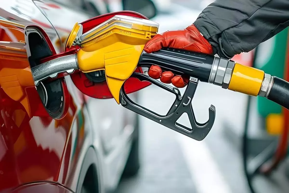 Benzine Gece Yarısı Zam Şoku: Litre Fiyatı 56 Lirayı Aştı