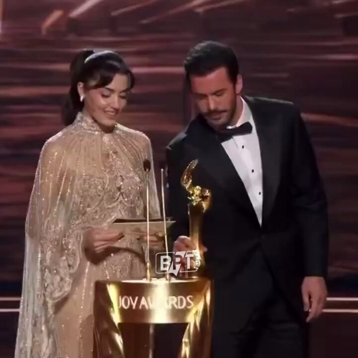 Hande Erçel'e Suudi Arabistan'dan Ödül