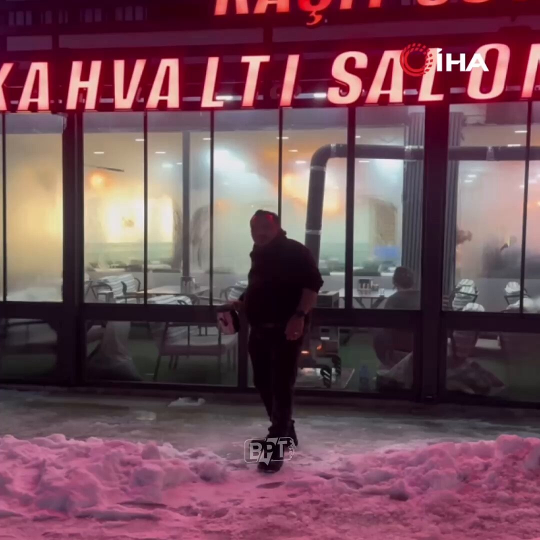 Sosyal Medya Fenomeni Tostçu, 20 Derecede Kaynar Suyla Ciddi Şekilde Yanarak Yaralandı