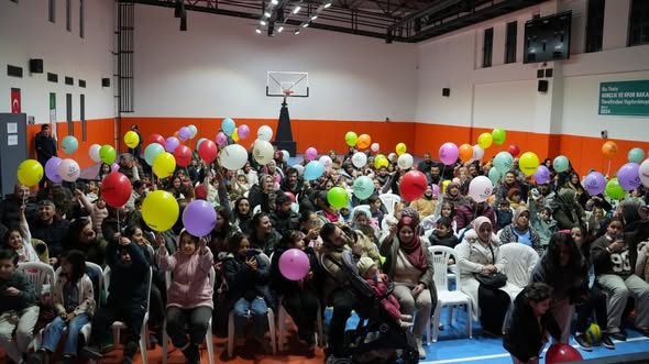 Bolvadin'de Karne Sevinci Geleneksel Tiyatro ile Taçlandı