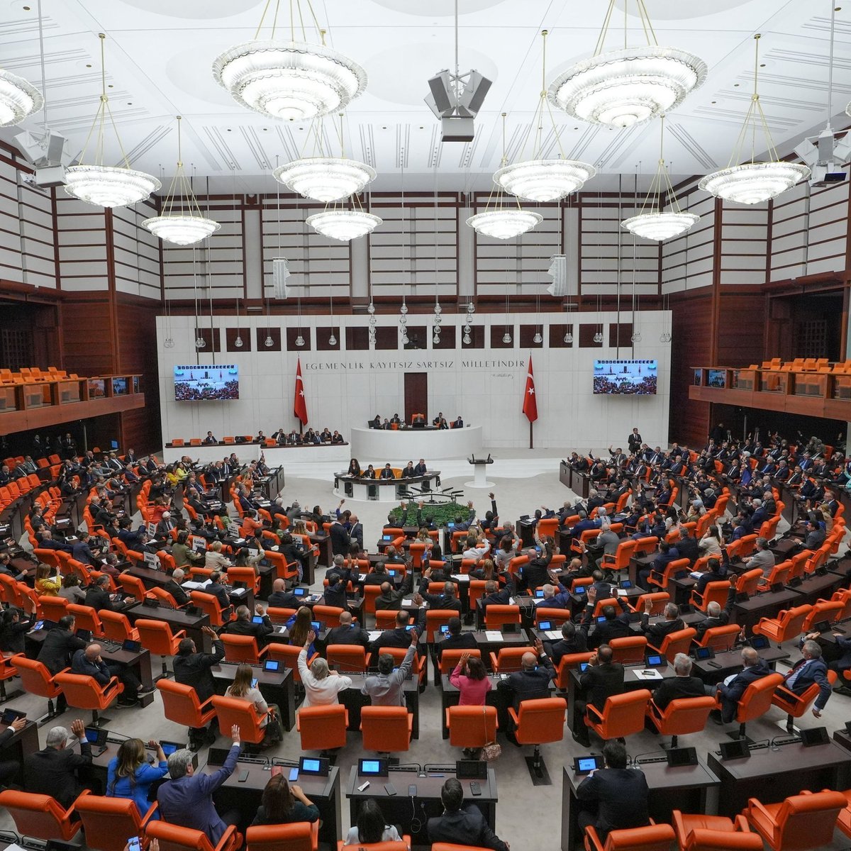 Emekli Maaşlarında Tarihi Artış: Asgari Ücreti Geride Bıraktı