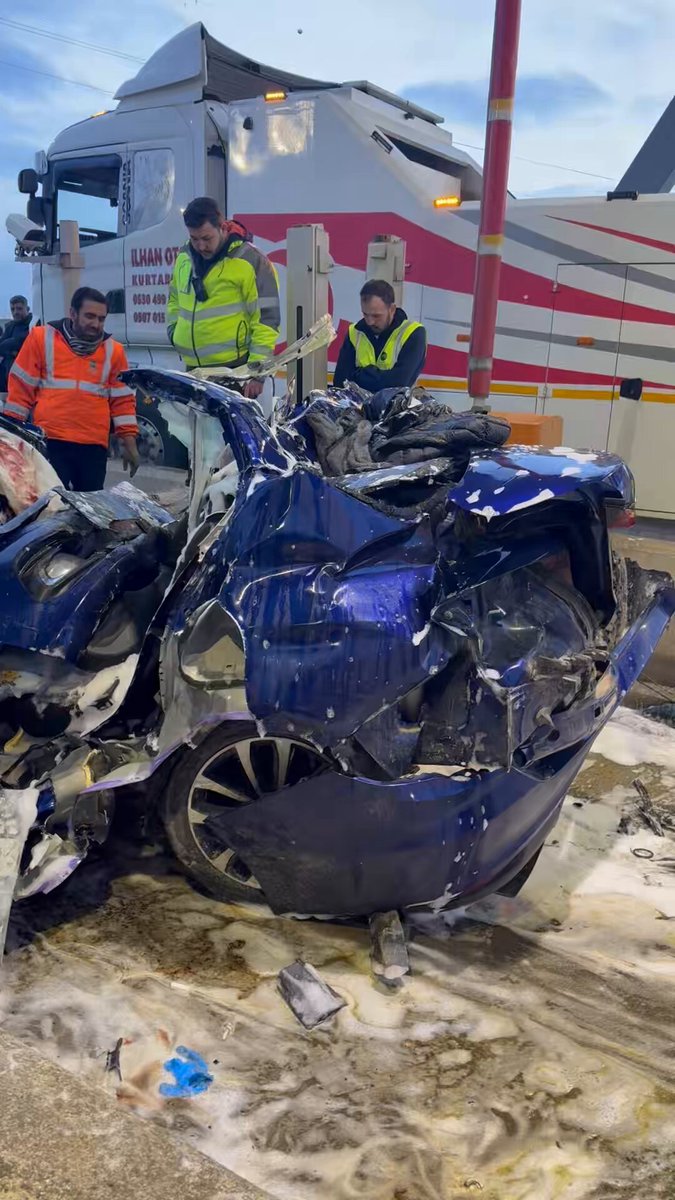 Kuzey Marmara Otoyolu'nda Feci Kaza: 2 Kişi Hayatını Kaybetti