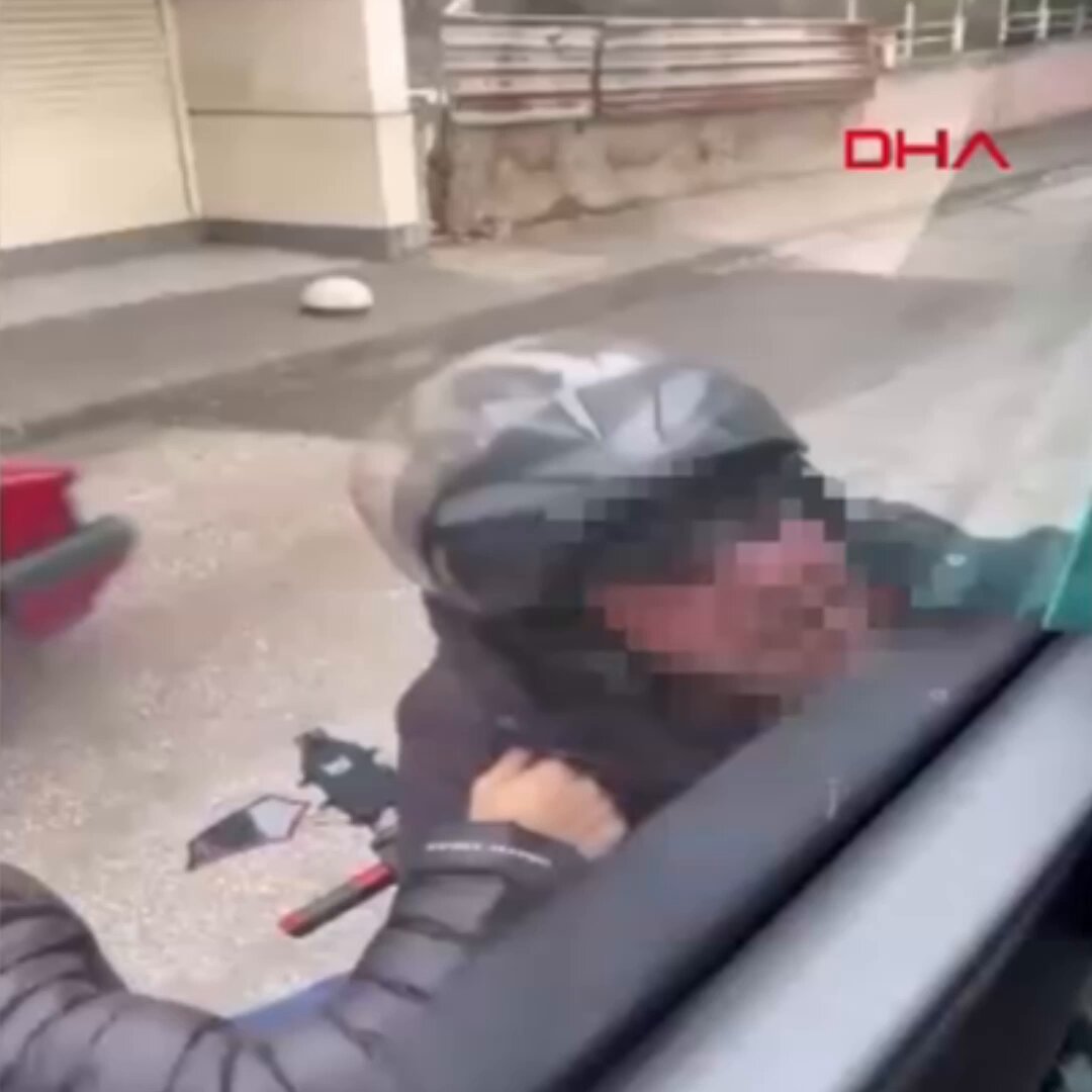 Adana'da Trafik Tartışması Motosiklet Sürücüsünü Kasklı Saldırıya Yöneltti