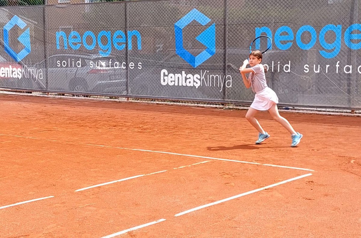 Afyonkarahisarlı Genç Tenisçi Hafsa Zehra Çınar'dan Büyük Başarı