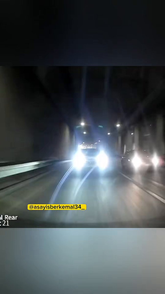 İzmir'de Trafik Canavarı: Makas Atma Girişimi Kaza ile Sona Erdi