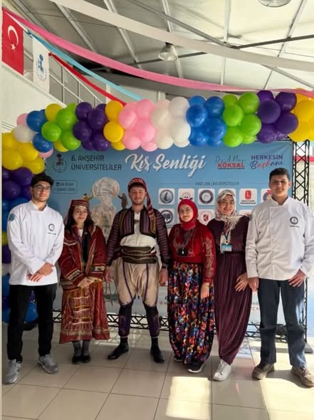 AFYONKARAHİSAR'DA GASTRONOMİ ÖĞRENCİLERİNDEN AKŞEHİR KIŞ ŞENLİKLERİ'NE ANLAMLI KATILIM