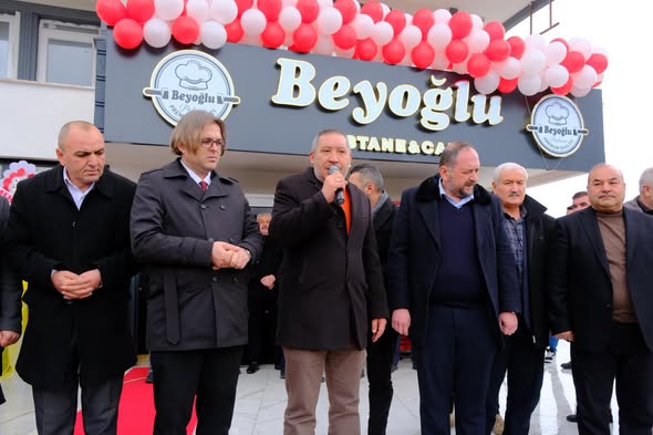 Afyonkarahisar'ın Dinar İlçesinde Yeni Açılan Beyoğlu Pastanesi İş Dünyasına Katıldı
