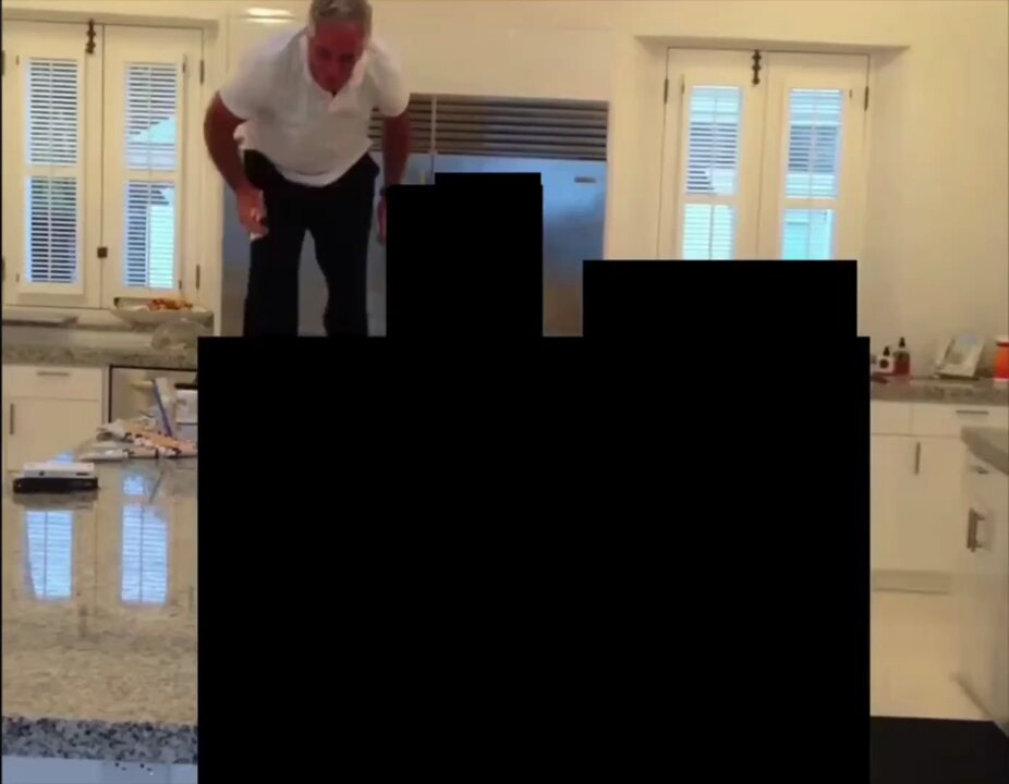 Jeffrey Epstein Dosyalarında Ortaya Çıkan Video: Mutfakta Küçük Kızları Kovalaması
