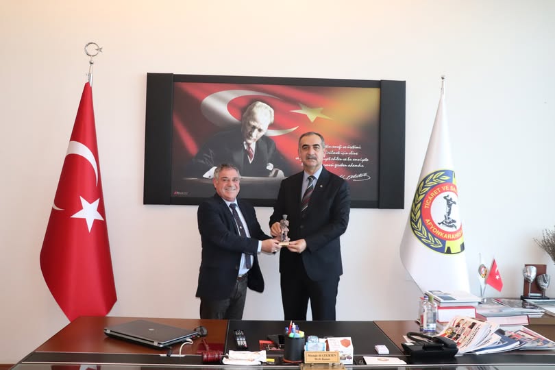 Afyonkarahisar'da Ticaret ve Sanayi Odası Meclis Başkanı'na Vakıf Plaketi Takdim Edildi