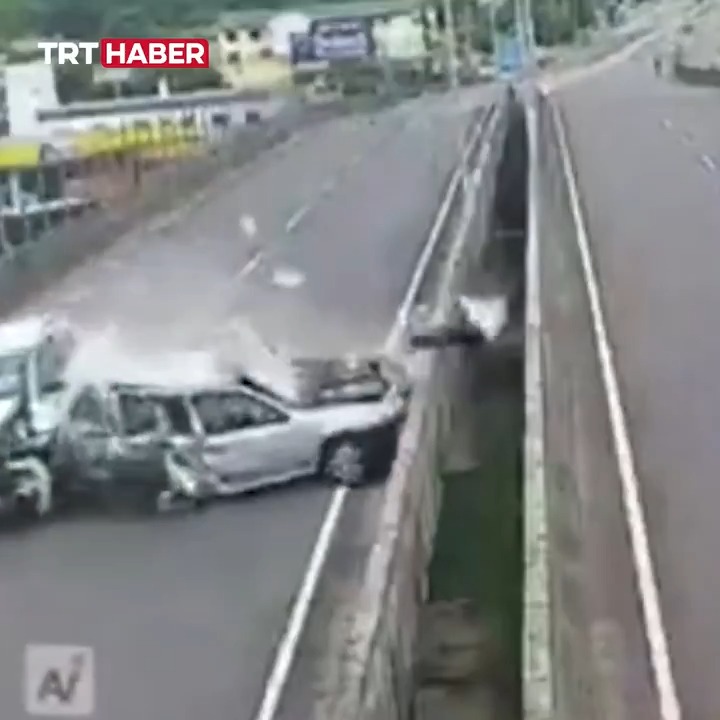 Brezilya'da Trafik Kazası: Köprüden Düşen Sürücü Hayatını Kaybetti