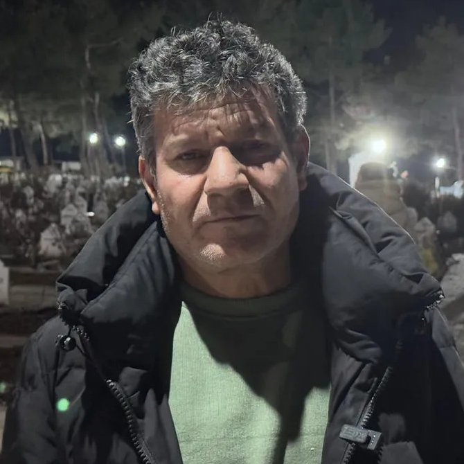 Mesut Hancer, Depremde Kaybettiği Kızının Mezarını Ziyaret Etti