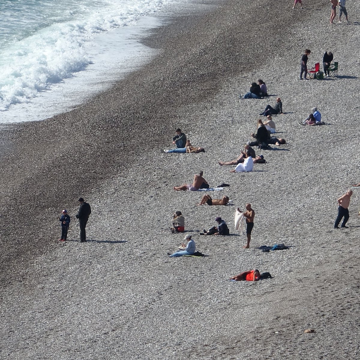 Antalya'da Fırtına Sonrası Normalleşme: Konyaaltı Sahili'nde Deniz Keyfi